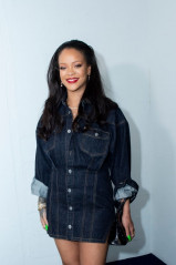 Rihanna - Fenty Pop-Up Store in Paris 05/24/2019 фото №1178912