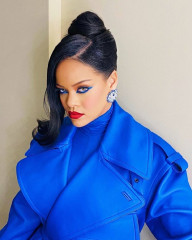 Rihanna - Fenty Beauty x TMall Makeup Live Room in Los Angeles 09/24/2020 фото №1277555