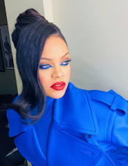 Rihanna - Fenty Beauty x TMall Makeup Live Room in Los Angeles 09/24/2020 фото №1276767