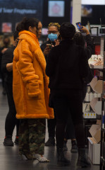 Rihanna - Sephora in New York 01/26/2022 фото №1335456