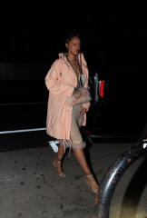 Rihanna - Giorgio Baldi Restaurant in Santa Monica 10/26/2021 фото №1318685