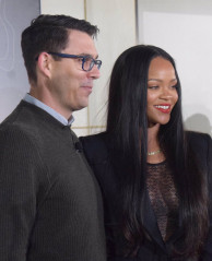 Rihanna - Auto Show Rivian in Los Angeles 11/26/2018 фото №1121675