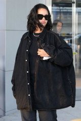 Rihanna - JFK Airport in NY 01/28/2019 фото №1137486