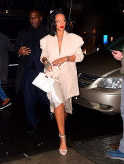 Rihanna - Kappo Masa Restaurant in NY 01/29/2019 фото №1137386