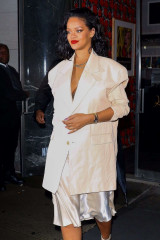 Rihanna - Kappo Masa Restaurant in NY 01/29/2019 фото №1138424