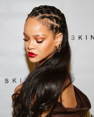 Rihanna - Fenty Skin Launch Party in LA 07/29/2020 фото №1267034