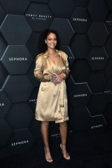 Rihanna - Fenty Beauty Artistry and Beauty Talk in Dubai 09/29/2018 фото №1105103