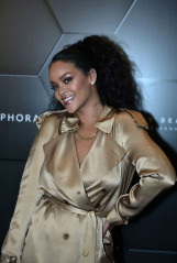 Rihanna - Fenty Beauty Artistry and Beauty Talk in Dubai 09/29/2018 фото №1105102