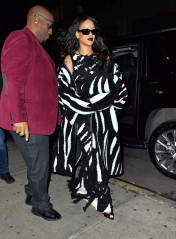 Rihanna - Rorrey's Halloween Party in New York 10/31/2021 фото №1319347