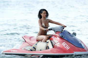 Rihanna фото №1208444