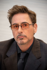 Robert Downey Jr - Avengers Endgame Press Conference 04/07/2019 фото №1159146