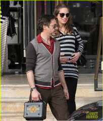 Robert Downey Jr - Leaving Barney's NY in Beverly Hills 01/15/2012 фото №1281193
