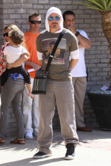Robert Downey Jr - Malibu 05/28/2012 фото №1272716