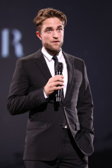 Robert Pattinson - British Fashion Awards in London фото №1339922