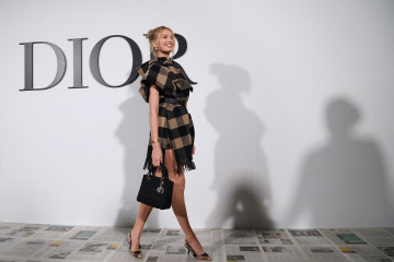 Romee Strijd – Dior Show at Paris Fashion Week 02/25/2020 фото №1248359