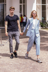 Romee Strijd With Her Boyfriend Laurens on the Croisette in Cannes  фото №1069088