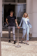 Romee Strijd With Her Boyfriend Laurens on the Croisette in Cannes  фото №1069089