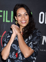 Rosario Dawson at Social Justice Filming in Italy Awards in Los Angeles  фото №1037626