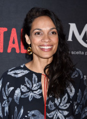 Rosario Dawson at Social Justice Filming in Italy Awards in Los Angeles  фото №1037627