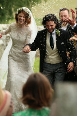 Rose Leslie at Her Wedding with Kit Harington in Scotland  фото №1080562