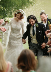 Rose Leslie at Her Wedding with Kit Harington in Scotland  фото №1080563