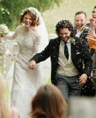 Rose Leslie at Her Wedding with Kit Harington in Scotland  фото №1080560