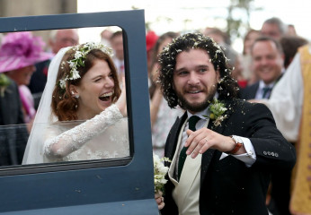 Rose Leslie at Her Wedding with Kit Harington in Scotland  фото №1080568