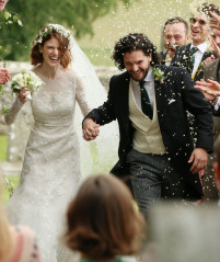 Rose Leslie at Her Wedding with Kit Harington in Scotland  фото №1080561