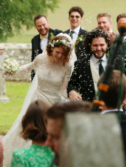 Rose Leslie at Her Wedding with Kit Harington in Scotland  фото №1080558
