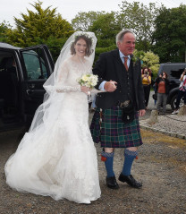 Rose Leslie at Her Wedding with Kit Harington in Scotland  фото №1080556