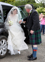 Rose Leslie at Her Wedding with Kit Harington in Scotland  фото №1080559