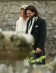 Rose Leslie at Her Wedding with Kit Harington in Scotland  фото №1080564