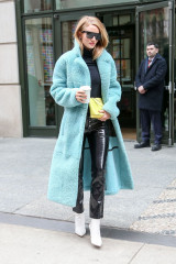 ROSIE HUNTINGTON-WHITELEY Out in New York фото №1148927