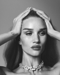 Rosie Huntington-Whitely ~ CR FASHION BOOK SPRING/SUMMER 2023 фото №1373132