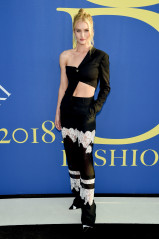 Rosie Huntington-Whiteley – CFDA Fashion Awards in NYC фото №1167497