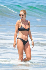 ROSIE HUNTINGTON-WHITELEY in Bikini at a Beach in Malibu 06/14/2020 фото №1260752