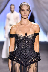 Rosie Huntington-Whiteley – at Jean Paul Gaultier Spring 2025 Couture Show фото №1411506