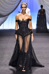 Rosie Huntington-Whiteley – at Jean Paul Gaultier Spring 2025 Couture Show фото №1411507