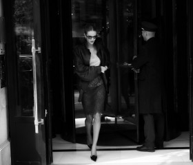 Rosie Huntington-Whitely ~ Harper's Bazaar Australia JunJuly 2024 by Darren McDo фото №1412357