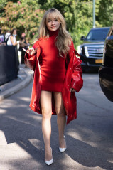 Sabrina Carpenter-Michael Kors Show at New York Fashion Week фото №1309893