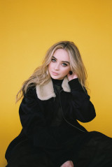 Sabrina Carpenter – Photoshoot for Hollywood Records 2018 фото №1062545