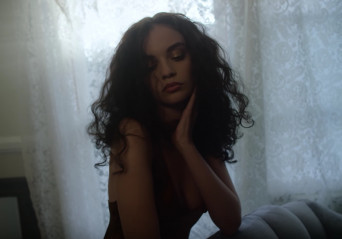 Sabrina Claudio - Music Video Confidently Lost (2016) фото №1102733