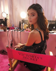 Sadie Newman – Victoria’s Secret Fashion Show Backstage 2018  фото №1186532