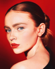 Sadie Sink for Armani фото №1407002