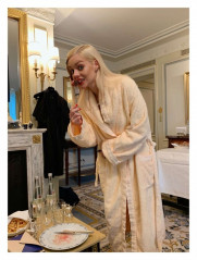 Samara Weaving – W Magazine Photo Diary for the Louis Vuitton Show, October 2019 фото №1226982