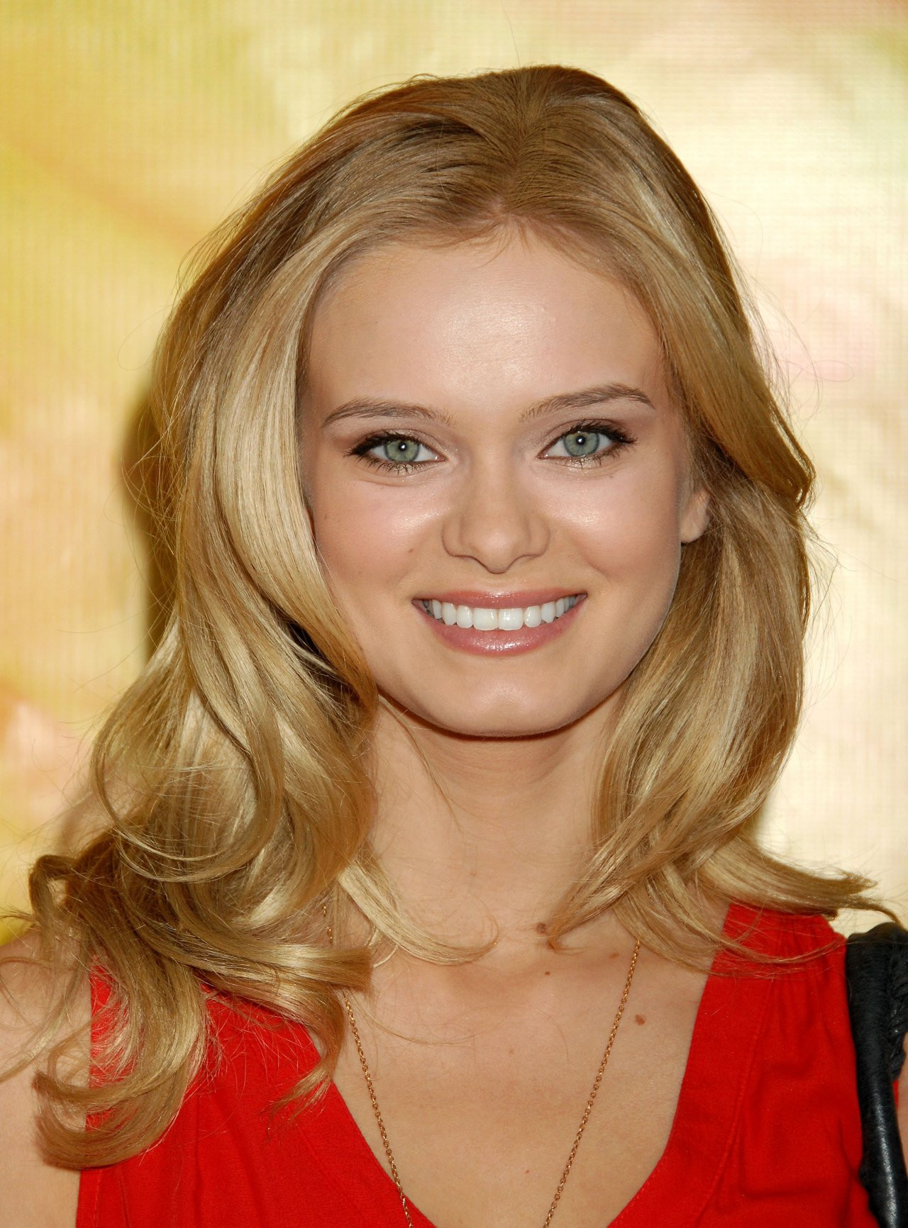 Сара Пэкстон (Sara Paxton)