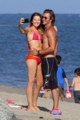 SARAH ROEMER in Bikini and Chad Michael at a Beach in Malibu 07/09/2020 фото №1264140