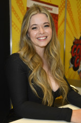 Sasha Pieterse-German Comic Con Dortmund 2021 фото №1328371