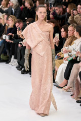 Sasha Pivovarova - Fendi Couture Spring/Summer 2023 Fashion Show фото №1364188
