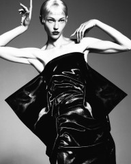 Sasha Pivovarova ~ Vogue Singapore September 2024 by Domen + Van De Velde фото №1402855